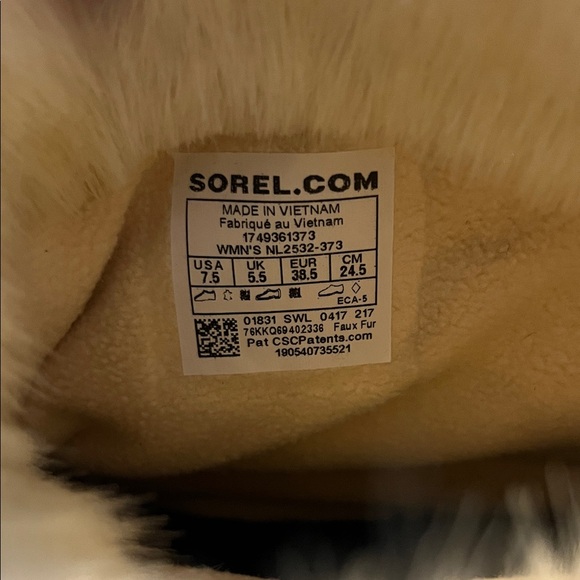 NEW! Sorel Tan and Black Winter Boots - Picture 2 of 6